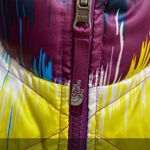 THE NORTH FACE 550 Multi-Colored Girls XL Puffer Jacket EUC - Picture 3 of 10